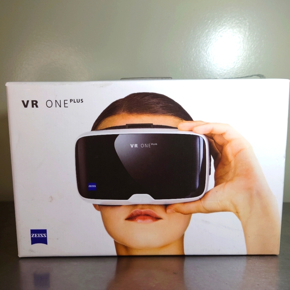 ZEISS - VR One Plus Virtual Reality Headset